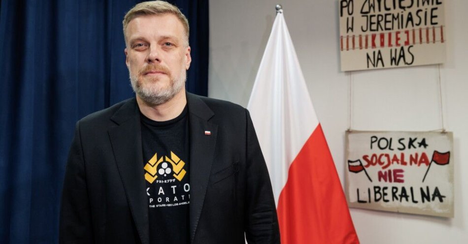 zdjęcie: Zandberg: Razem jest najsilniejsze w historii / Poznań, 15.11.2025. Współprzewodniczący partii Adrian Zandberg podczas otwarcia biura Partii Razem w Poznaniu, 15 bm. (mr) PAP/Marek Zakrzewski