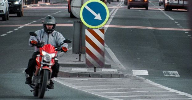 Po wypadku zablokowana dk nr 74 w Kocudzy Pierwszej; motocyklista trafił do szpitala
