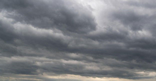 Niż znad Bałkanów przyniesie we wtorek intensywne opady deszczu; jest alert RCB