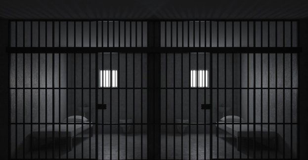 Areszt dla trzech mężczyzn, którzy skatowali nastolatka idącego na mecz
