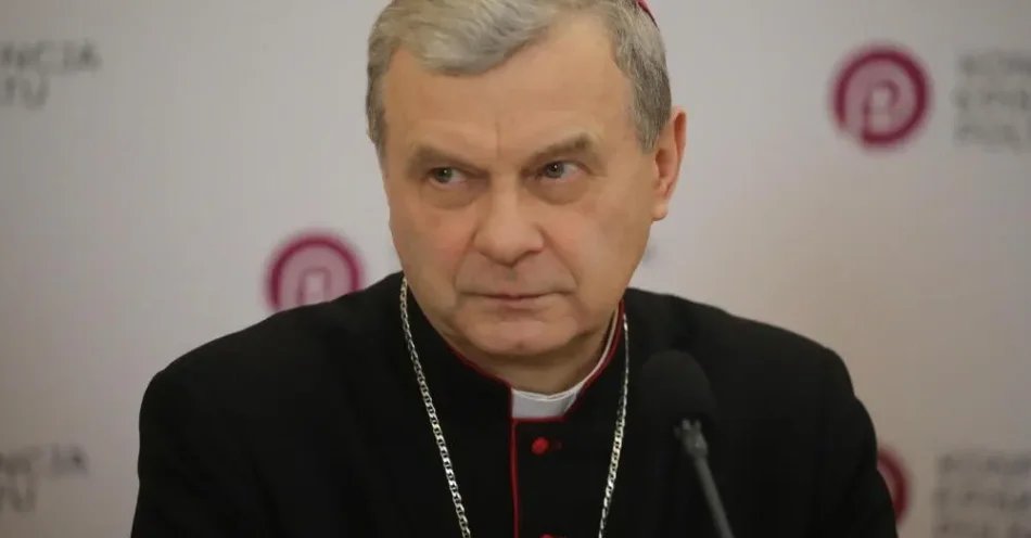zdjęcie: Bp Bronakowski zaapelował o zachowanie w sierpniu abstynencji od alkoholu / Warszawa, 08.02.2024. Przewodniczący Zespołu KEP ds. Apostolstwa Trzeźwości i Osób Uzależnionych bp Tadeusz Bronakowski podczas konferencji prasowej przed 57. Tygodniem Modlitw o Trzeźwość Narodu, 8 bm. w Warszawie. (az/ibor) PAP/Albert Zawada