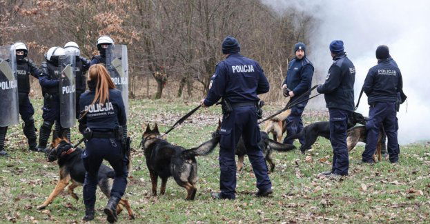 Funkcjonariusze prewencji wesprą SG i wojsko także przy zaporze granicznej