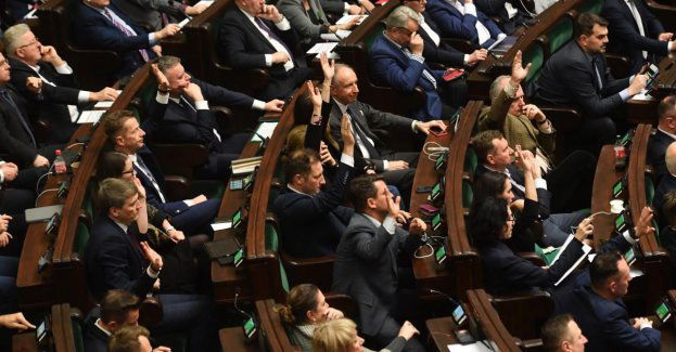 Sejm powołał komisję śledczą do zbadania sprawy tzw. afery wizowej