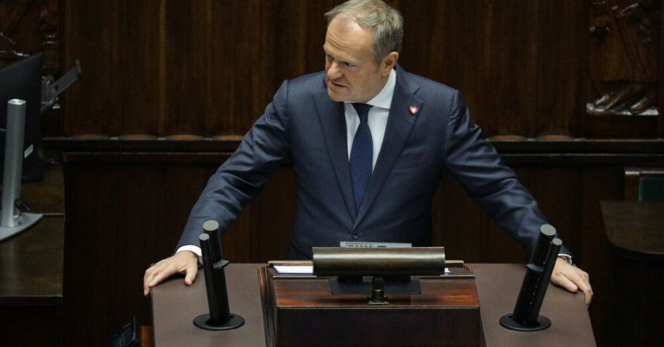 zdjęcie: Premier: ustalono osoby odpowiedzialne za akt dywersji na kolei, to obywatele Ukrainy współpracujący z Rosją / Warszawa, 18.11.2025. Premier Donald Tusk na mównicy w Sejmie, 18 bm. Sejm będzie pracować nad projektem ustawy ws. likwidacji CBA, projektem dot. asystencji osobistej oraz ws. zwiększenia bezpieczeństwa na Bałtyku. (ad) PAP/Tomasz Gzell