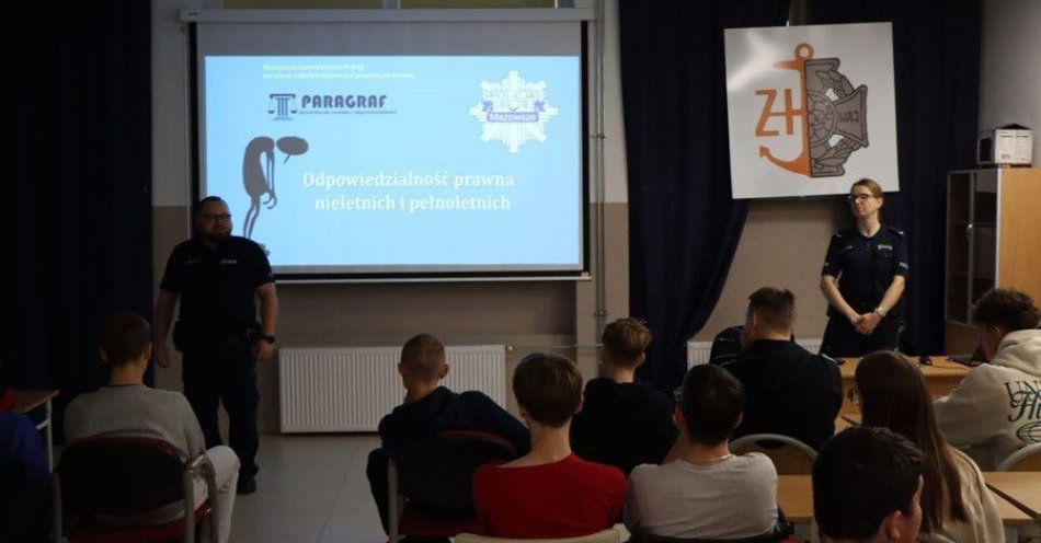 zdjęcie: Pułtuscy policjanci uczą młodzież zasad bezpieczeństwa / fot. KPP w Pułtusku