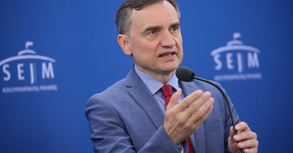 zdjęcie: Hołownia: głosowanie ws. immunitetu Ziobry możliwe w piątek wieczorem / Warszawa, 01.10.2025. Poseł PiS Zbigniew Ziobro na konferencji prasowej w Sejmie w Warszawie, 1 bm. (ad) PAP/Leszek Szymański