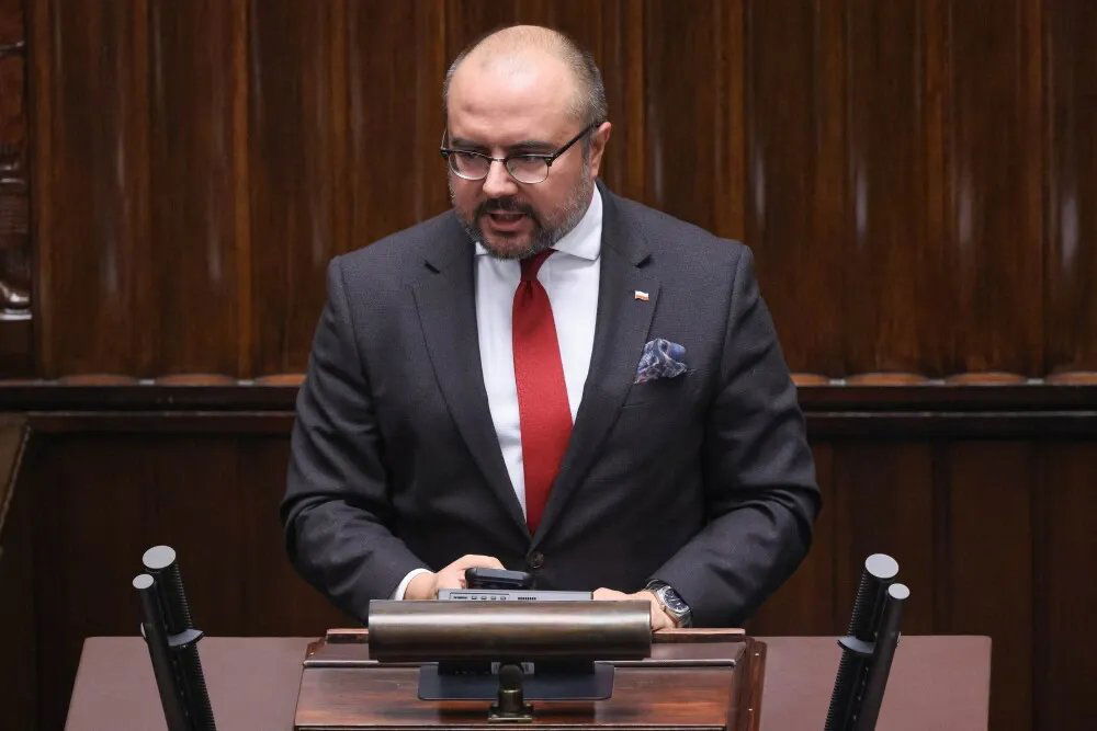 zdjęcie: Jabłoński dla PAP: zwróciłem się do CBA o zbadanie oświadczeń majątkowych Berka / Warszawa, 04.09.2026. Poseł KP Rozwój Plus Paweł Jabłoński na sali obrad Sejmu, 4 bm. W trzecim, ostatnim dniu posiedzenia izba ma m.in. dokonać wyboru nowego sędziego Trybunału Konstytucyjnego. (jm) PAP/Albert Zawada