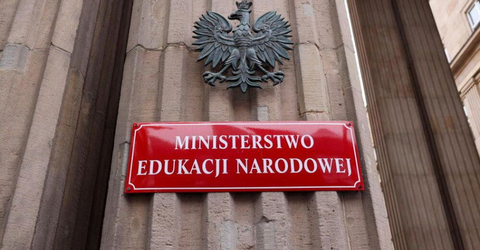 zdjęcie: MEN: 549 szkół w kraju zamkniętych z powodu mrozu / Warszawa, 01.09.2025. Siedziba MEN w Warszawie, 1 bm. (awol) PAP/Albert Zawada