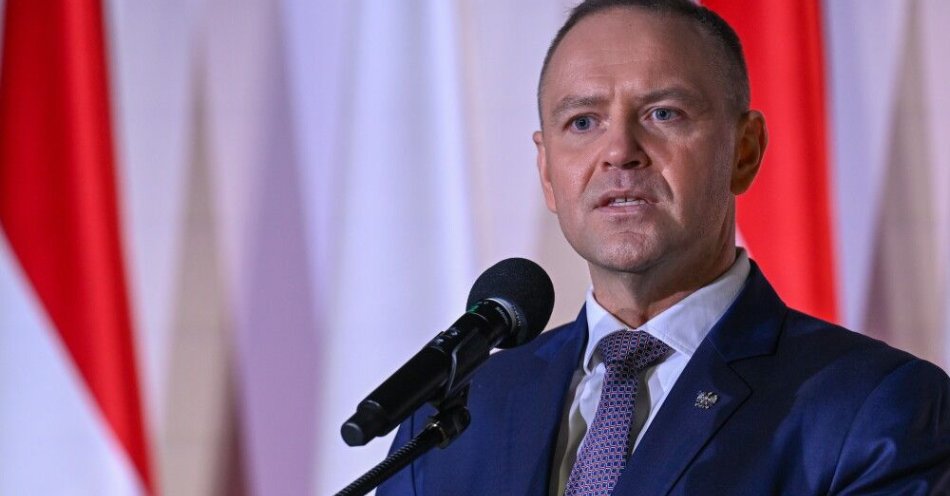 zdjęcie: Nawrocki: prezydent USA to najpotężniejszy człowiek na świecie, musimy traktować go poważnie / Przemyśl, 23.03.2026. Wizyta prezydenta Węgier w Polsce w ramach obchodów Dnia Przyjaźni Polsko-Węgierskiej. Prezydent RP Karol Nawrock podczas wspólnej konferencji prasowej z prezydentem Węgier Tamasem Sulyokiem, 23 bm. w Muzeum Narodowym Ziemi Przemyskiej. (aldg) PAP/Darek Delmanowicz