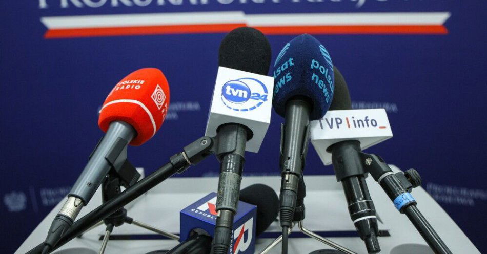 zdjęcie: Prokuratura: 82 osoby oskarżone w sprawie oszustw w klubach go-go / Warszawa, 03.06.2025. Konferencja prasowa w siedzibie Prokuratury Krajowej w Warszawie, 3 bm. Prokurator Generalny przekazał do Parlamentu Europejskiego wniosek o wyrażenie zgody na pociągnięcie europosła Grzegorza Brauna do odpowiedzialności karnej m.in. w związku z wydarzeniami w szpitalu w Oleśnicy. (jm) PAP/Rafał Guz