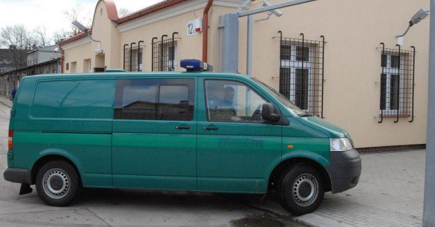 śledztwo ws. śmierci cudzoziemca w ośrodku; prokuratura szuka biegłych lekarzy