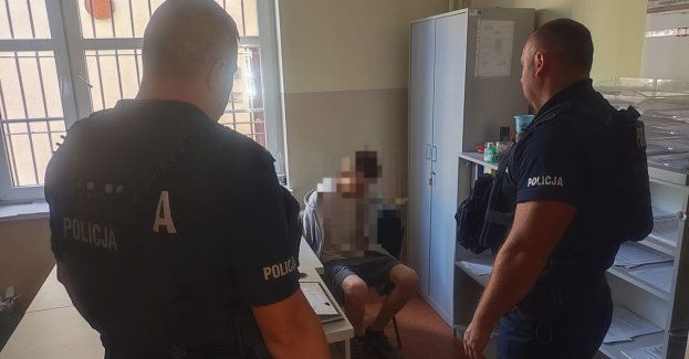Siedział z narkotykami przy plaży, nie wiedząc, że obok są policjanci. 17-latek został zatrzymany. Grożą mu teraz 3 lata więzienia.
