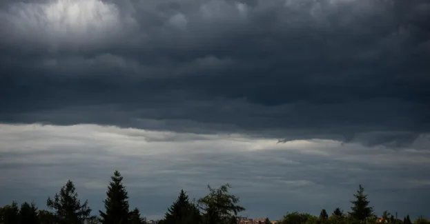 IMGW ostrzega przed burzami i intensywnym deszczem
