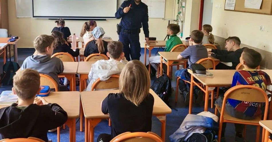 zdjęcie: Warsztaty w SP 13 o przeciwdziałaniu przemocy rówieśniczej / fot. KMP w Szczecinie