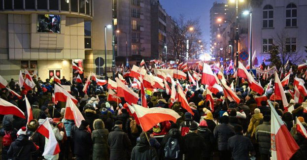 Pod Sejmem rozpoczyna się "Protest Wolnych Polaków" organizowany przez PiS