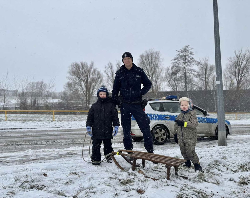 zdjęcie: Zimowe zabawy w powiecie puckim Policja apeluje o rozwagę / fot. KPP w Pucku