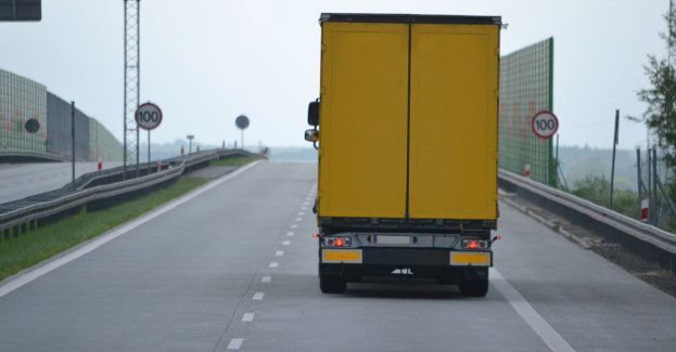 Pijany kierowca tira wjechał w barierki na A1