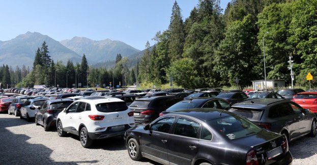 Turyści zaatakowali parkingowego i zdewastowali urządzenia