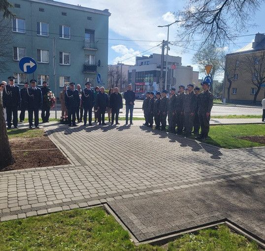 zdjęcie: Węgrów oddał hołd ofiarom Zbrodni Katyńskiej / fot. KPP w Węgrowie Cześć ich pamięci! Wspólne obchody 86. Rocznicy Zbrodni Katyńskiej w Węgrowie