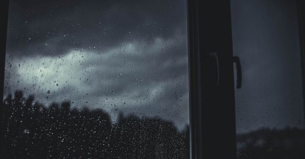 Noc z opadami i silnym wiatrem