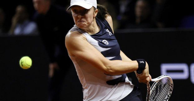 Turniej WTA w Stuttgarcie - Świątek pokonała w finale Sabalenkę