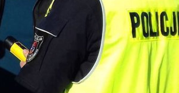 Jechali pod wpływem alkoholu. Wpadli, bo zignorowali znaki nakazu skrętu w prawo