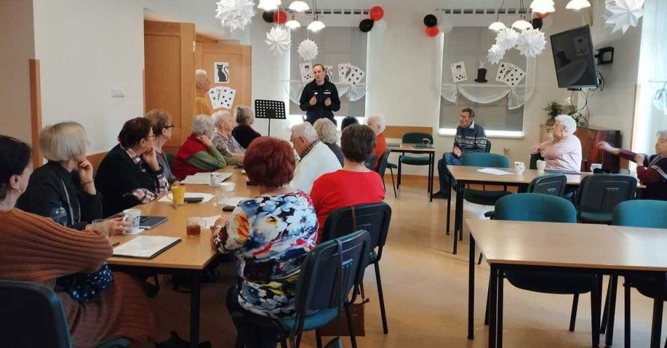 zdjęcie: Policja uczula seniorów na oszustwa i bezpieczeństwo / fot. KPP Szamotuły