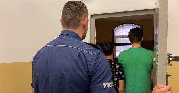 Policjanci zatrzymali nastolatków, którzy zniszczyli elementy wyposażenia targowiska miejskiego