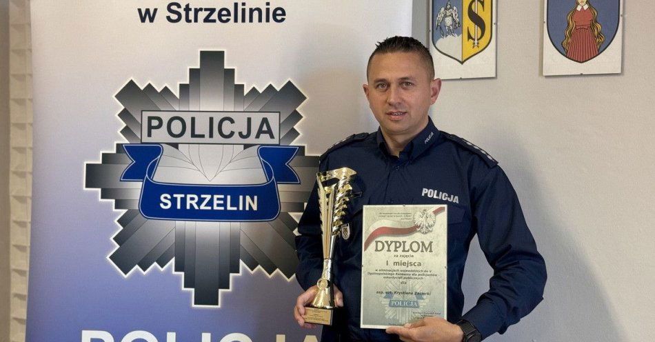 zdjęcie: Strzelińscy policjanci najlepsi w garnizonie dolnośląskim / fot. KPP w Strzelinie policjant