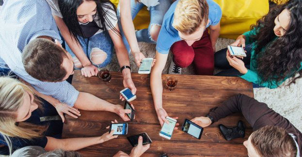 Fonoholizm, nomofobia, phubbing - e-uzależnienia grożą dzieciom