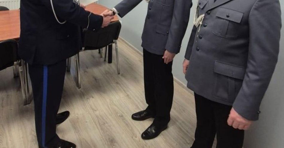 zdjęcie: Młodszy aspirant z Węgorzyna odebrał akt mianowania / fot. KPP w Łobzie