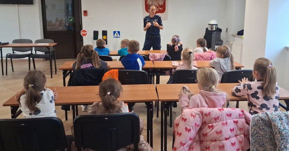 zdjęcie: Pierwszoklasiści odwiedzili komendę policji w Nakle / fot. KPP w Nakle nad Notecią