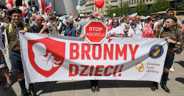Marsz w Warszawie pod hasłem "Zjednoczeni dla życia, rodziny, Ojczyzny"