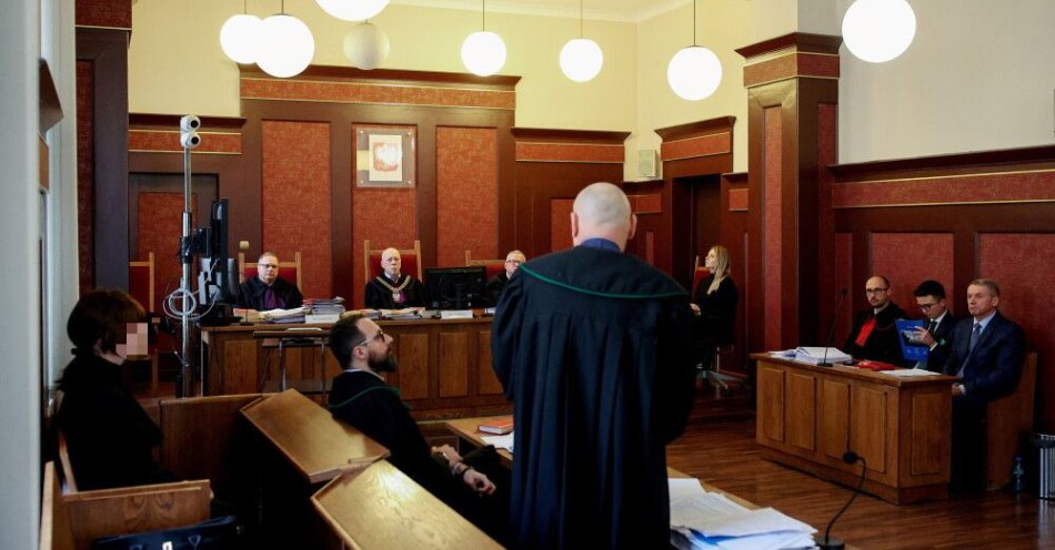 zdjęcie: Sprawa zabójstwa przedsiębiorcy ze Sławkowa wraca do I instancji / Katowice, 20.11.2025. Oskarżona Ilona S. (L) na sali Sądu Apelacyjnego w Katowicach, 20 bm. Rozpoczęła się rozprawa odwoławcza Ilony S., oskarżonej o zabójstwo w 2017 r. swojego męża - przedsiębiorcy ze Sławkowa. W I instancji kobieta została uniewinniona od głównego zarzutu, sąd skazał ją jedynie za podżeganie do składania fałszywych zeznań. (aldg) PAP/Jarek Praszkiewicz *** UWAGA!!! ZAKAZ PUBLIKACJI WIZERUNKU I DANYCH OSOBOWYCH OSKARŻONEGO! ***
***Do tego materiału zdjęciowego dostępna jest ró