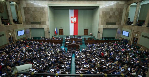 Sejm jednomyślnie uchwalił nowelę ustawy o godzinach ponadwymiarowych nauczycieli