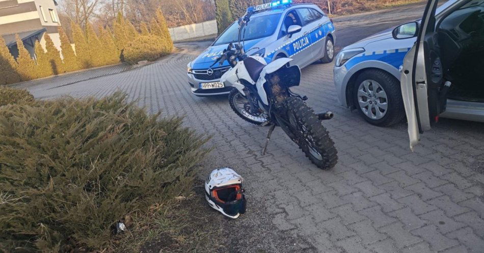 zdjęcie: Dzielnicowy zatrzymał kierowcę crossa bez uprawnień / fot. KPP w Wodzisławiu Śląskim