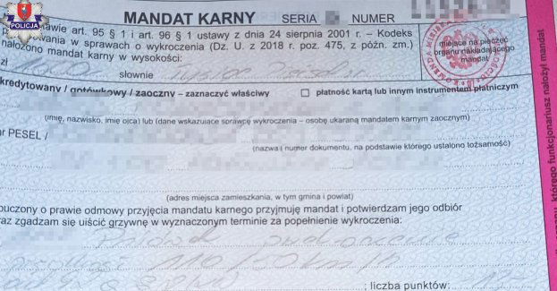 19-latek znacznie przekroczył dopuszczalną w terenie zabudowanym prędkość, dostał mandat i stracił uprawnienia