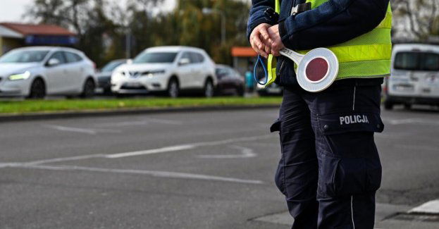 Policjanci postrzelili rowerzystę, który podczas kontroli drogowej zaatakował ich nożem i młotkiem