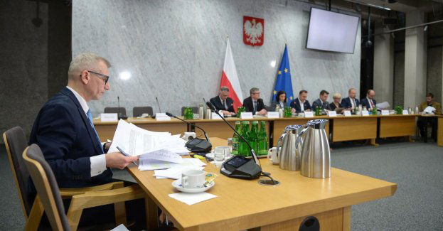 Woś niezgodnie z upoważnieniem podjął w 2017 r. decyzję o przekazaniu 25 mln zł CBA