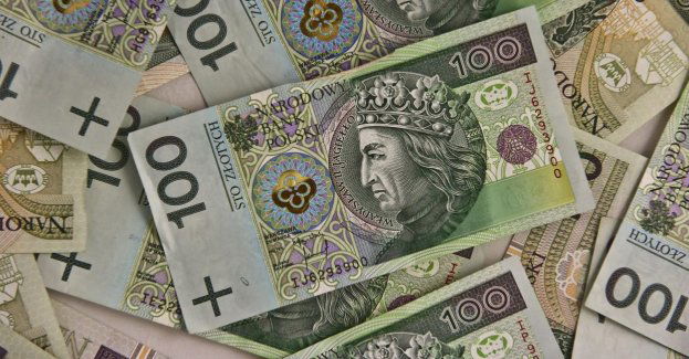 Seniorka przekazała blisko pół miliona zł oszustowi podającemu się za amerykańskiego generała