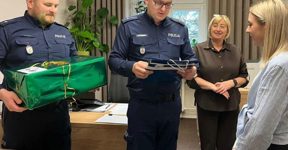 zdjęcie: Uczennica z Łomży wygrała konkurs Bezpieczna podróż w 60 sekund / fot. KMP Łomża