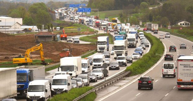 Ponad 2 tys. tirów czeka w liczącej 70 km kolejce do przejścia w Dorohusku