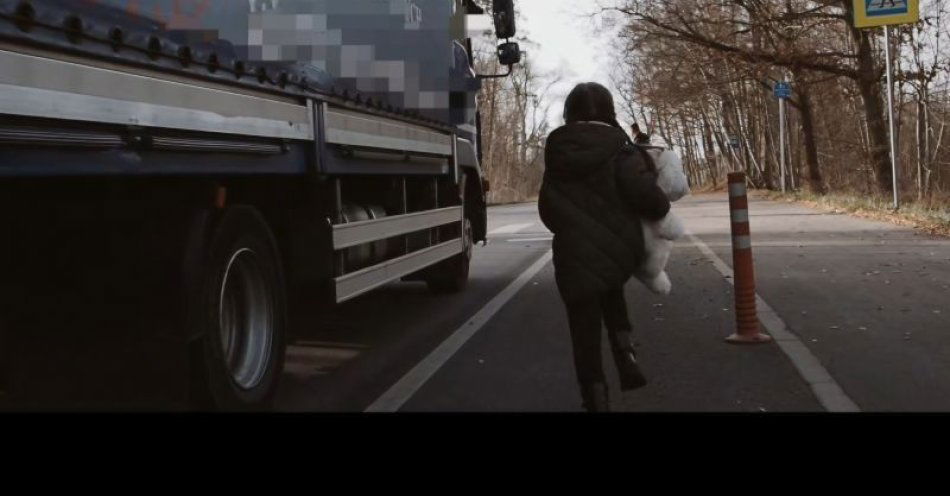 zdjęcie: Martwe pole ciężarówki: czego kierowca nie widzi / fot. KPP w Chojnicach