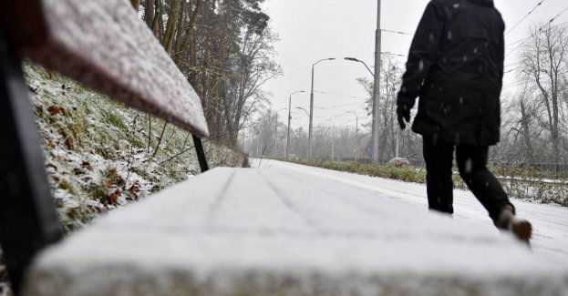 Gdy widzimy kogoś śpiącego na ławce, czy przystanku - reagujmy; apeluję o wrażliwość