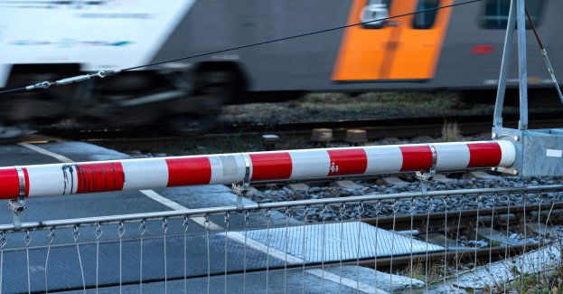 Cztery osoby zginęły w wypadku na przejeździe kolejowym