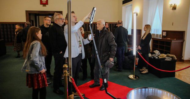 W dniu otwartym z okazji Dnia Babci i Dnia Dziadka parlament odwiedziło 2350 osób