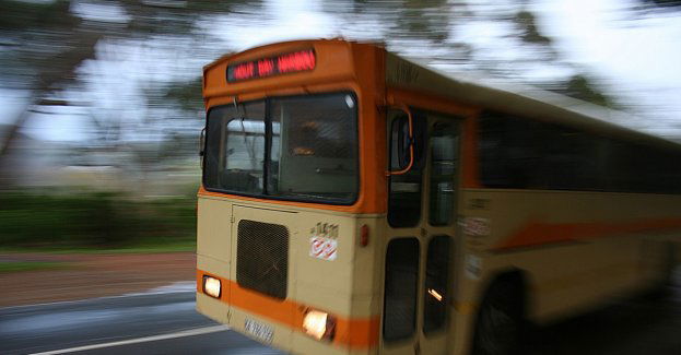 Wypadek busa do przewozu dzieci