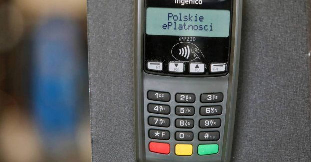 Coraz więcej osób korzysta z płatności bezgotówkowych