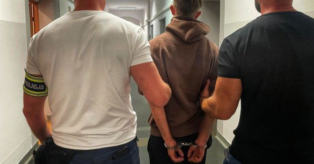 Sprawca rozboju ukrywał się w bagażniku samochodu