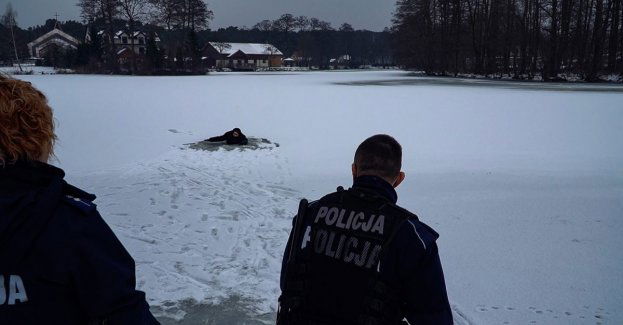 Nowodworscy policjanci i strażacy z osp jantar przypominają, że wchodzenie na zamarznięte zbiorniki wodne jest niebezpieczne i może zakończyć się trag
